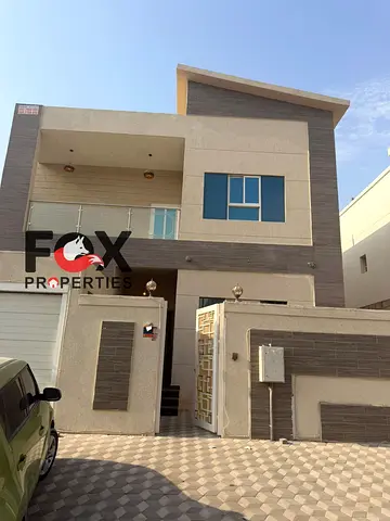 فيلا فاخرة للإيجار في الياسمين 🏡 5 غرف ماستر، خزائن مدمجة، مجلس وصالة وغرفة خادمة مستقلة. الإيجار 100,000 درهم سنويًا على 4 دفعات.