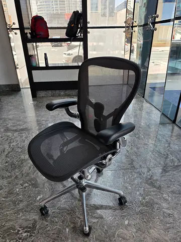 V2 Version Remastered Herman Miller Aeron Graphite Chair Polished Aluminum Frame Finish Size C