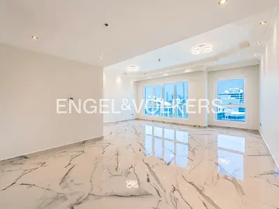 Upgraded | Equipped Kitchen | High Floor