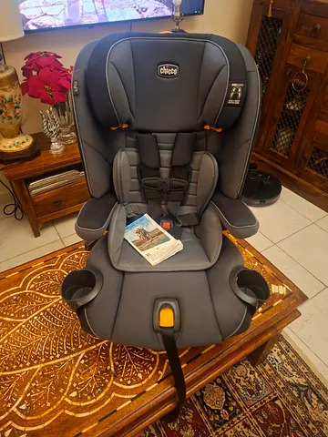 Chicco convertible child car seat - good condition