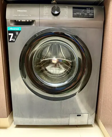 Hisense 7 KG washing machine ( like new )