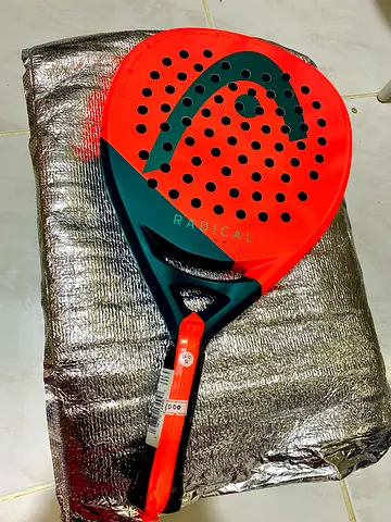 Brand new never been used. HEAD RADICAL TEAM 2026 TEAR DROP FOR PADEL