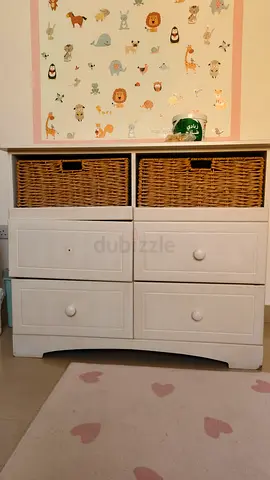 White baby dresser with 4 drawers and wicker baskets - good condition, one drawer needs fixing.