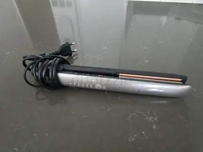 Hair straightener / flat iron - Like new, used twice - Remington Keratin Therapy S8590