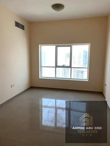 غرفة ماستر صالة كبيرة بلكونة اطلالة مفتوحة تكييف مركزي مطبخ واسع 2 حمام تشطيب راقي تسهيلات في الدفع قريب لمخرج دبي الشارقة تامين شيك