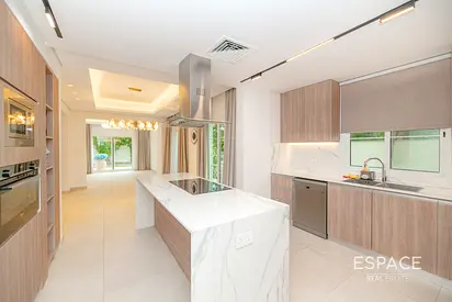 Luxury Upgrades| Immaculate | Prime Location