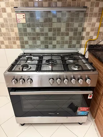 Gas Cooker - Urgent sale - hast to be gone by 20th