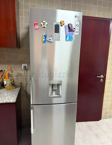 LG Silver Bottom-Freezer Refrigerator with Ice/Water Dispenser — Good Condition
