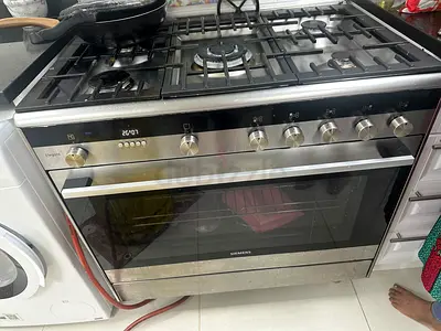 Siemens stainless steel gas range with oven - Dual fuel . Excellent condition