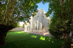 Single Row | Private And Mature Garden | Maids