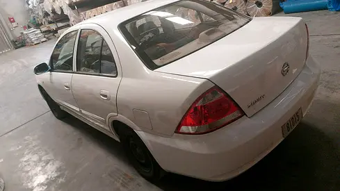 2010 Nissan SUNNY 照片 3
