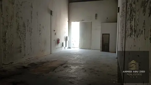 warehouse suitable for all commercial and industrial activities.