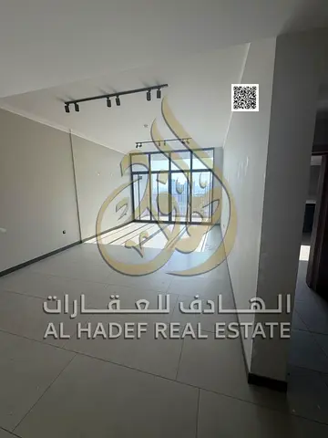 شقة مميزة للإيجار السنوي – لارجو تاور شقة ثاني ساكن في لارجو تاور بموقع مميز جدًا، تتميز بتصميم واسع ومريح وتشطيبات ممتازة.