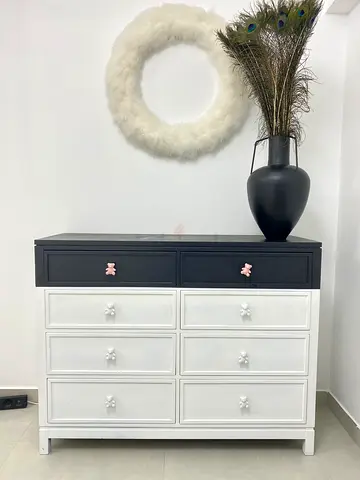 Chest of drawers