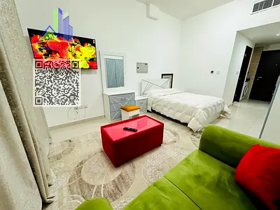 استديو بفرش جديد بالكامل في النعيمية 1، مطبخ شبه منفصل وبلكونة، خلف مستشفى ثومبي، بموقع مميز وسهل المخرج لدبي والشارقة، مناسب للسكن العصري والمريح جيد