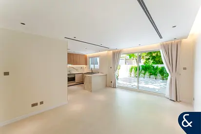 Backing Park & Pool | Brand New Upgrade | 3 bed