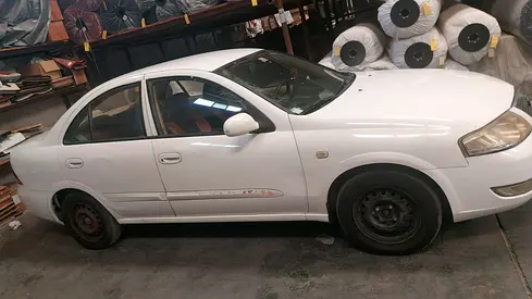 2010 Nissan SUNNY 照片 4
