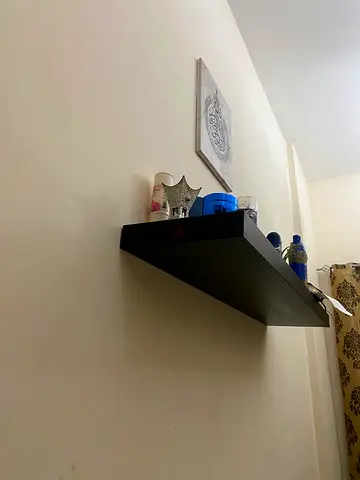 Shelf wall mounted
