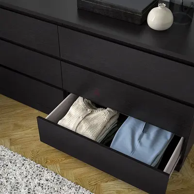 Dark Wood 6-Drawer Dresser / Chest in Good Condition