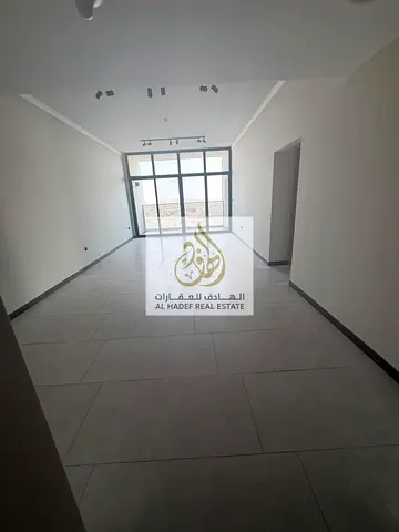 غرفة عاملة,شهر مجاني,باركينغ مجاني,غرفة غسيل,خزائن بالحائط,مساحة واسعة جدا
