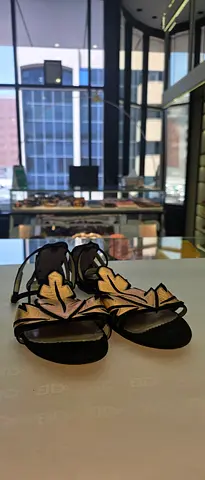 Black flat sandals with beige bow - gently used