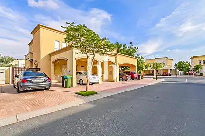 2E | Luxury Upgrades | Extended | Kitchen Equipped