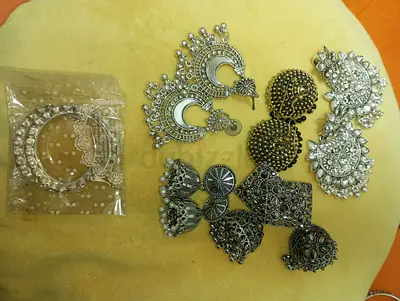 The jewelries is very good in condition