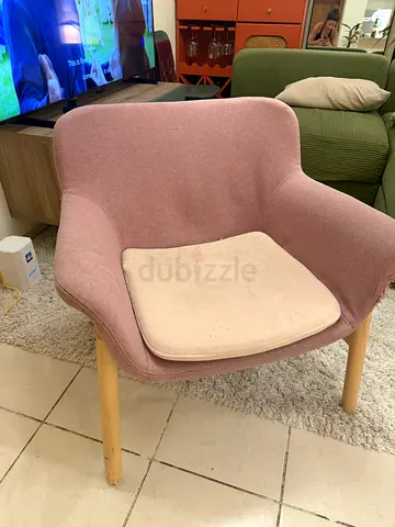 Pink lounge chair with + cushion - sell immediately