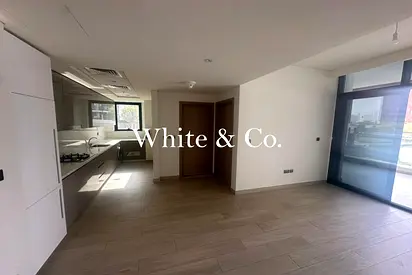 1 Bedroom | Corner Unit | Community View