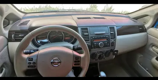 2012 Nissan VERSA 照片 4