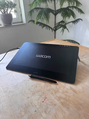Wacom Cintiq Pro 16 (Model DTH-1620) Interactive Pen Display with stylus - good condition