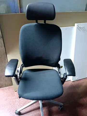 Steelcase leap V2 headrest chair.fully loaded chair