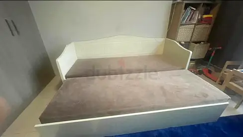 Daybed with Pull-Out Trundle + 2 Mattresses & Covers – Excellent Condition
