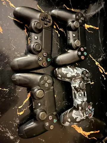 PS4 controller