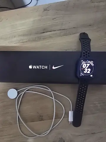 Apple Watch Series (with Nike Sport Band) + Charger+screen protector+ case - flawless Condition