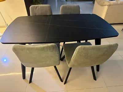 Dining table + 4 chairs