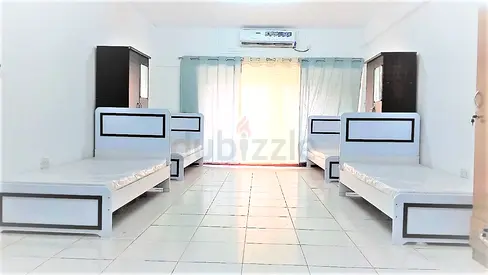AMAZING EXECUTIVE MALE BED SPACE AVAILABLE IN KARAMA WITH ALL FACILITIES