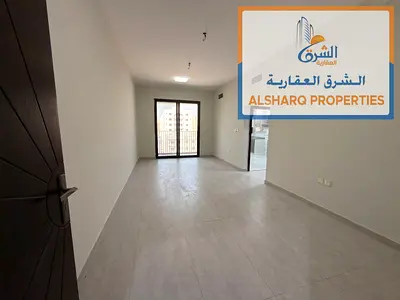 Second-occupancy unit: 2 bedrooms, living room, 3 bathrooms (including a master bedroom), balcony,