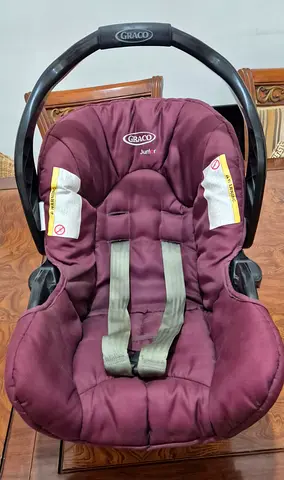 Graco Junior Infant Car Seat / Carrier - Burgundy