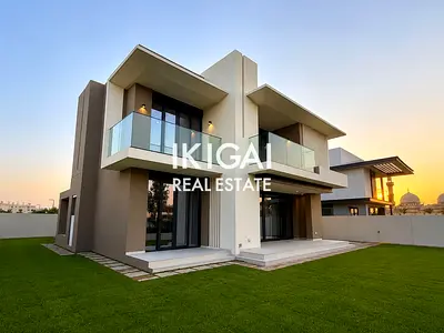 Fully Landscaped | Luxurious Park Facing Villa | Single Row