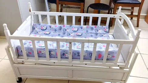 White Wooden Baby Crib with Drawer and Wheels - Good Condition