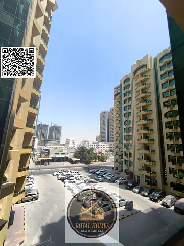 عرض مميز: شقة للإيجار السنوي (غرفتان وصالة) بمساحة واسعة وسعر منافس في موقع متميز بأبراج الراشدية، عجمان.