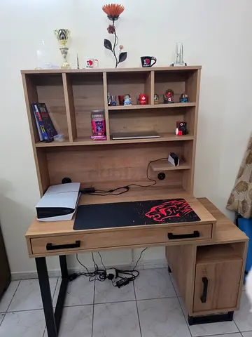 Oak-effect study / computer desk with hutch and storage (good condition)