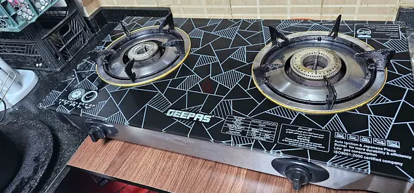 Geepas 2-Burner Gas Stove - Glass Top, Used