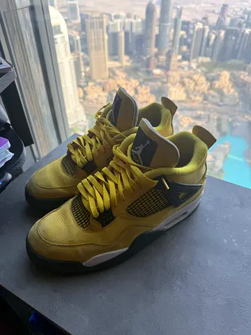 Air Jordan 4 “Lightning” (2021)