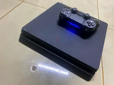 PlayStation 4 Slim with DualShock 4 Controller - Good Working Condition 500gb no lag