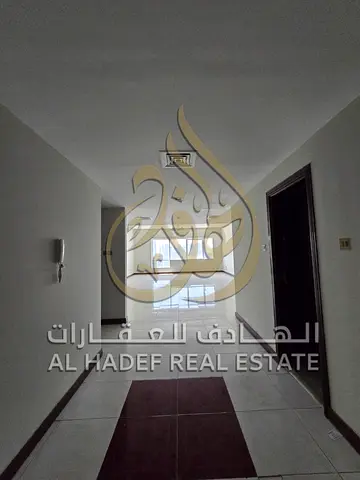 4 غرف وصالة + غرفة خادمة ماستر + غرفة غسيل + غرفتين ماستر + تكييف وجيم ومسبح مجاناً — شقة عائلية واسعة في المجاز 1 بـ85 ألف فقط!