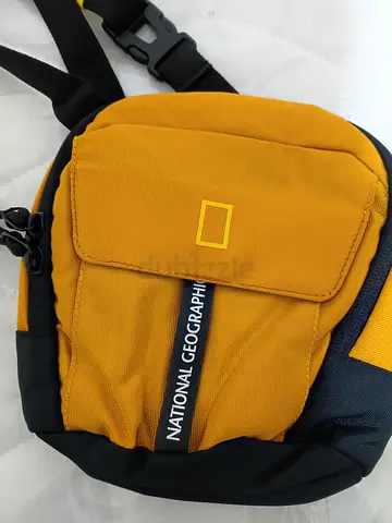 Yellow National Geographic sling backpack / small daypack (Smart Air Tag)