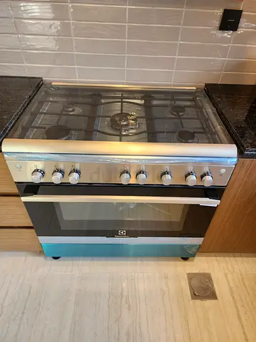 Brand new Electrolux gas cooker with oven 5 burner
