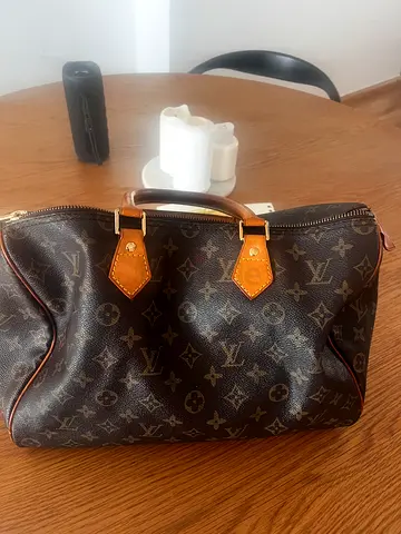 Authentic- Louis Vuitton Monogram Speedy 35